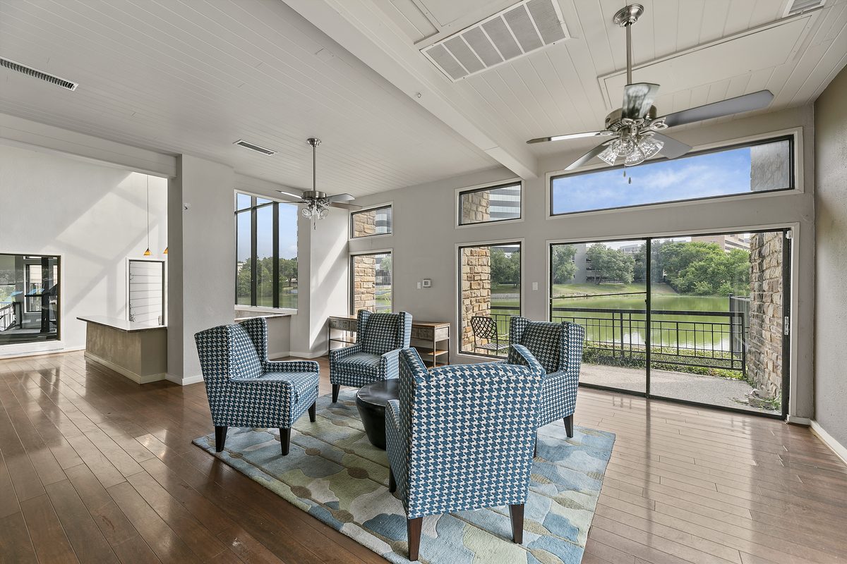 Clubhouse Bar & Dining Area at Lakeside Apartments