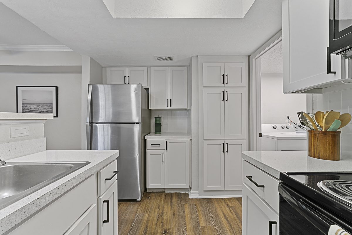 Full Kitchen with Stainless Steel at Lakeside Apartments
